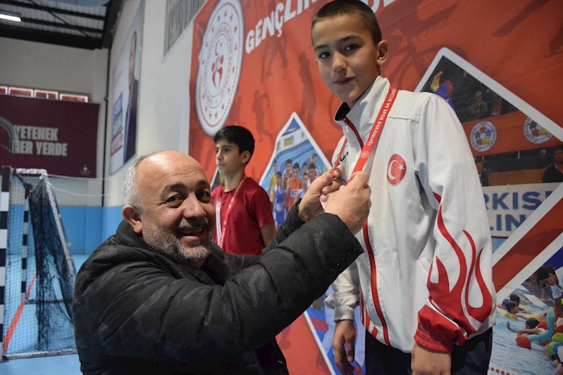 Afyonkarahisarlı Güreşçiler, Isparta'da Zafer İçin Minderde