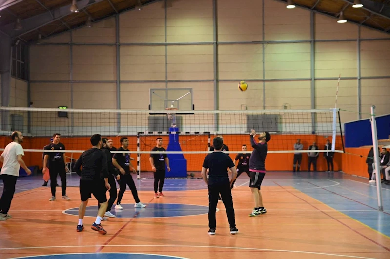 Voleybol Turnuvasında Heyecan Dorukta: Gurbetçi Kupası Devam Ediyor